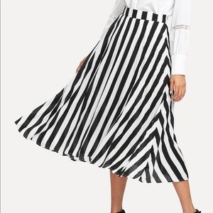 Waist banded Long striped skirt size M